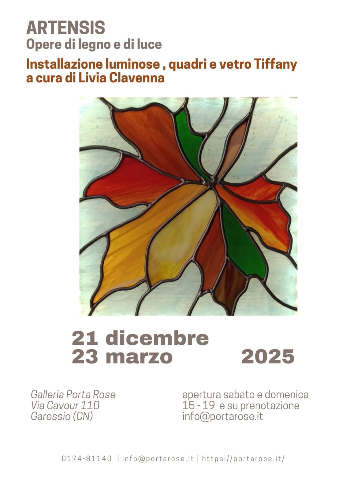 immagine: fiore in vetro colorato
Dal 21 dicembre 2024 al 23 marzo 2025, nei giorni di sabato e domenica, dalle ore 15,00 alle 19,00, presso la Galleria Porta Rose, nel Borgo Medievale di Garessio, apre la Mostra "ARTENSIS. Opere di legno e luce". Installazioni luminose, quadri e vetro Tiffany a cura di Livia Clavenna e "Dalle rovine della scultura nasce un'opera d'arte" a cura di Bruno Geda.