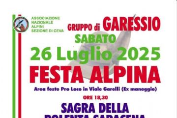 Foglio bianco, scritta verde con data e anno dell'evento
scritta rossa descrizione della festa e orario 18.30.
immagine di uomini mentre preparano la polenta saracena 