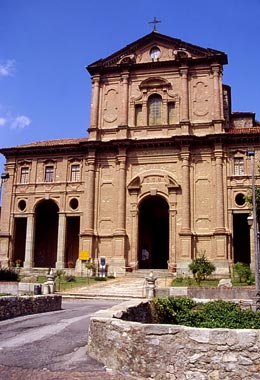 Visione frontale della Parrocchiale di Maria Vergine Assunta