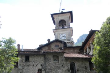 Visione frontale della Porta Liazoliorum