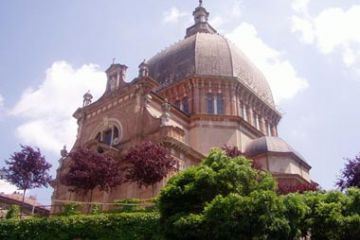 Visione frontale del Santuario della Beata Vergine delle Grazie