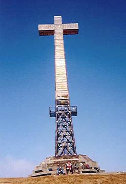 croce messa sul monte Mindino