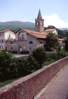 visione frontale della Chiesa di S.Maria Extra Moenia